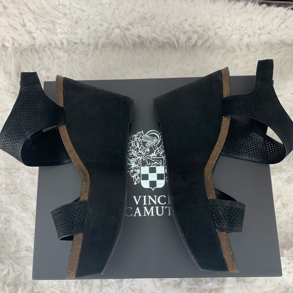 EUC VINCE CAMUTO black  platform heels pumps 8